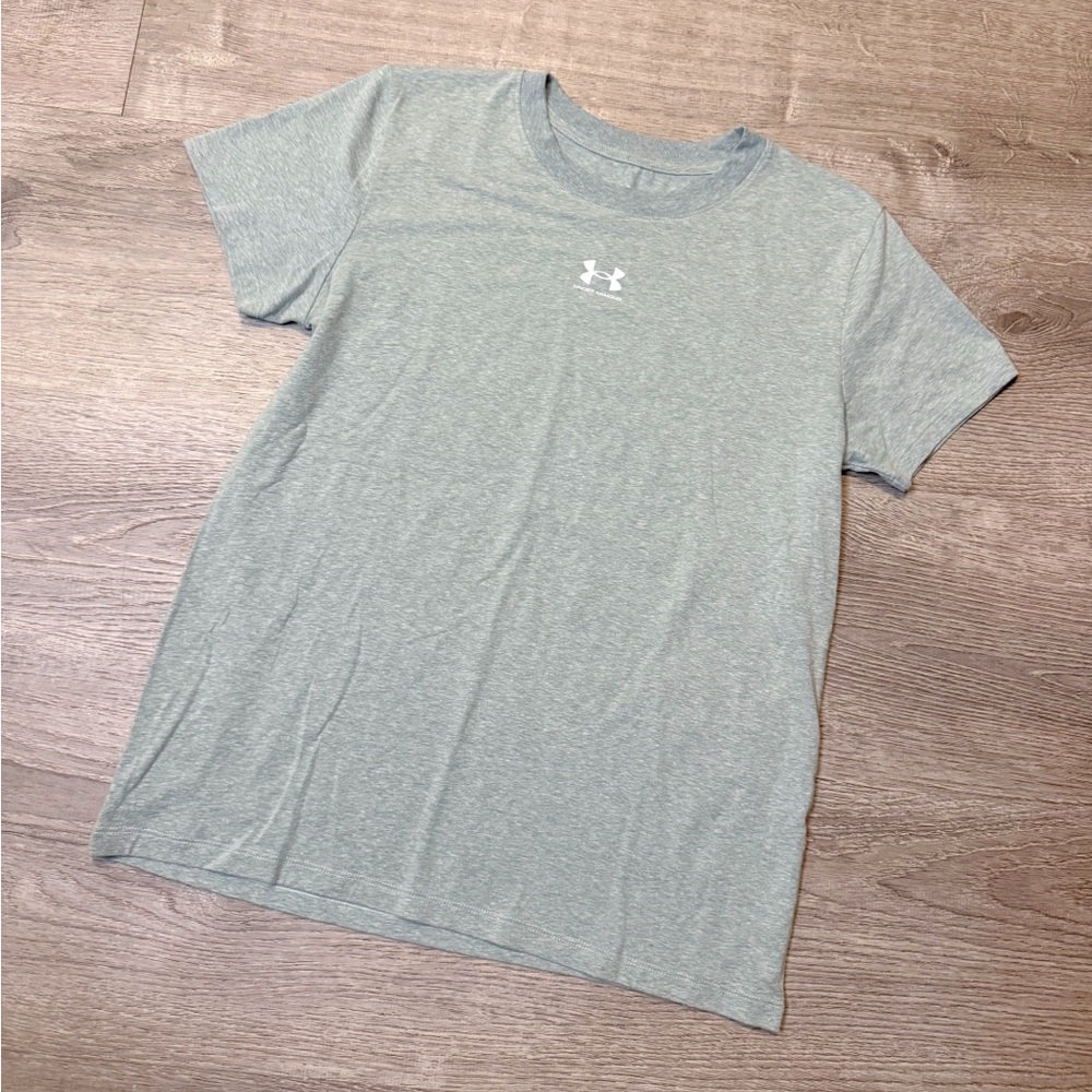 •UNDER ARMOUR• TEE
